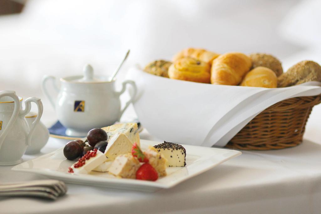 Seetelhotel Ahlbecker Hof Heringsdorf  Buitenkant foto A typical breakfast