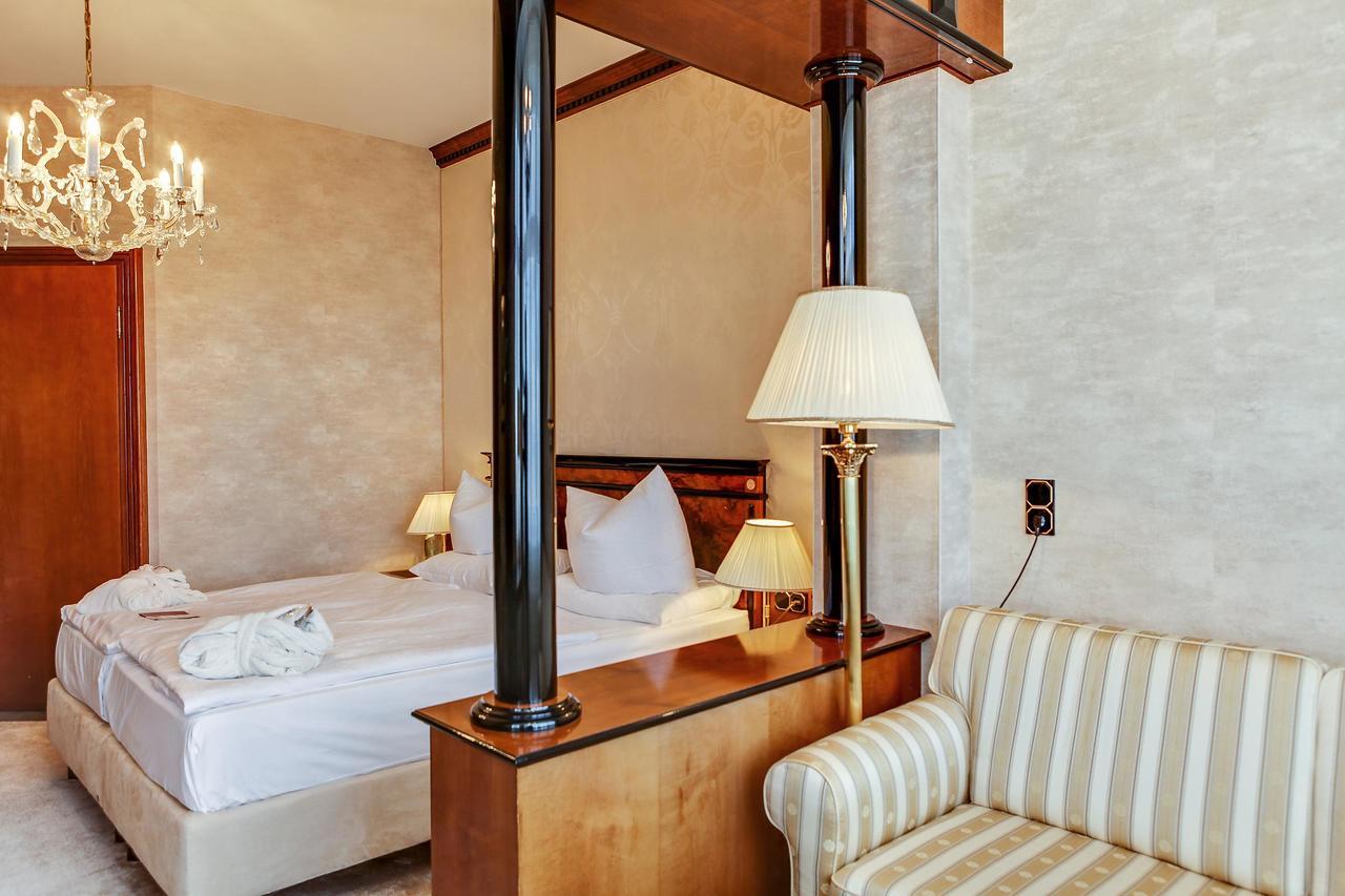 Seetelhotel Ahlbecker Hof Heringsdorf  Buitenkant foto A room at the hotel
