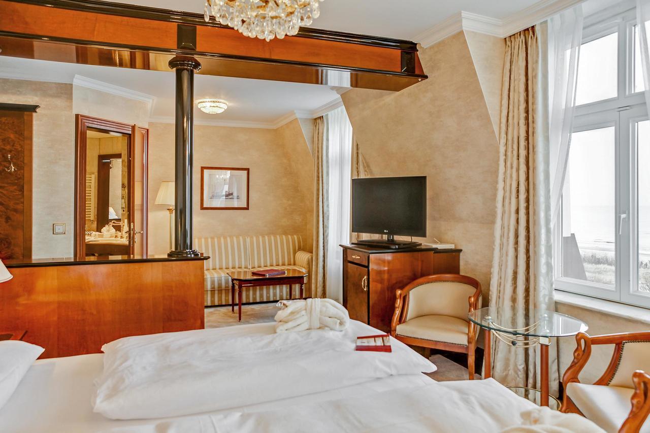 Seetelhotel Ahlbecker Hof Heringsdorf  Buitenkant foto A room at the hotel