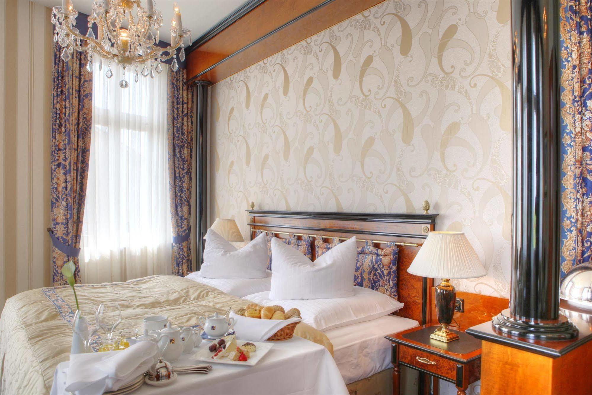 Seetelhotel Ahlbecker Hof Heringsdorf  Buitenkant foto A room at the hotel