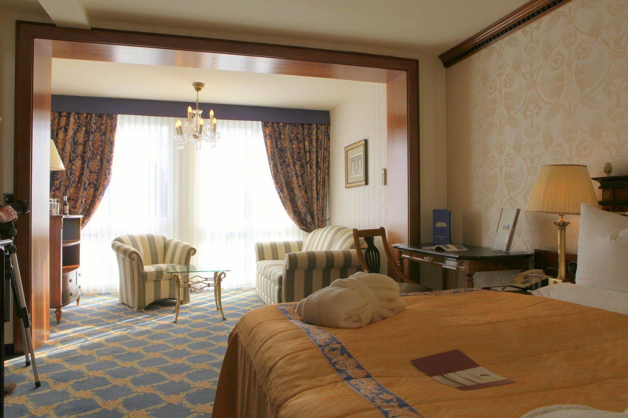 Seetelhotel Ahlbecker Hof Heringsdorf  Buitenkant foto A room at the hotel