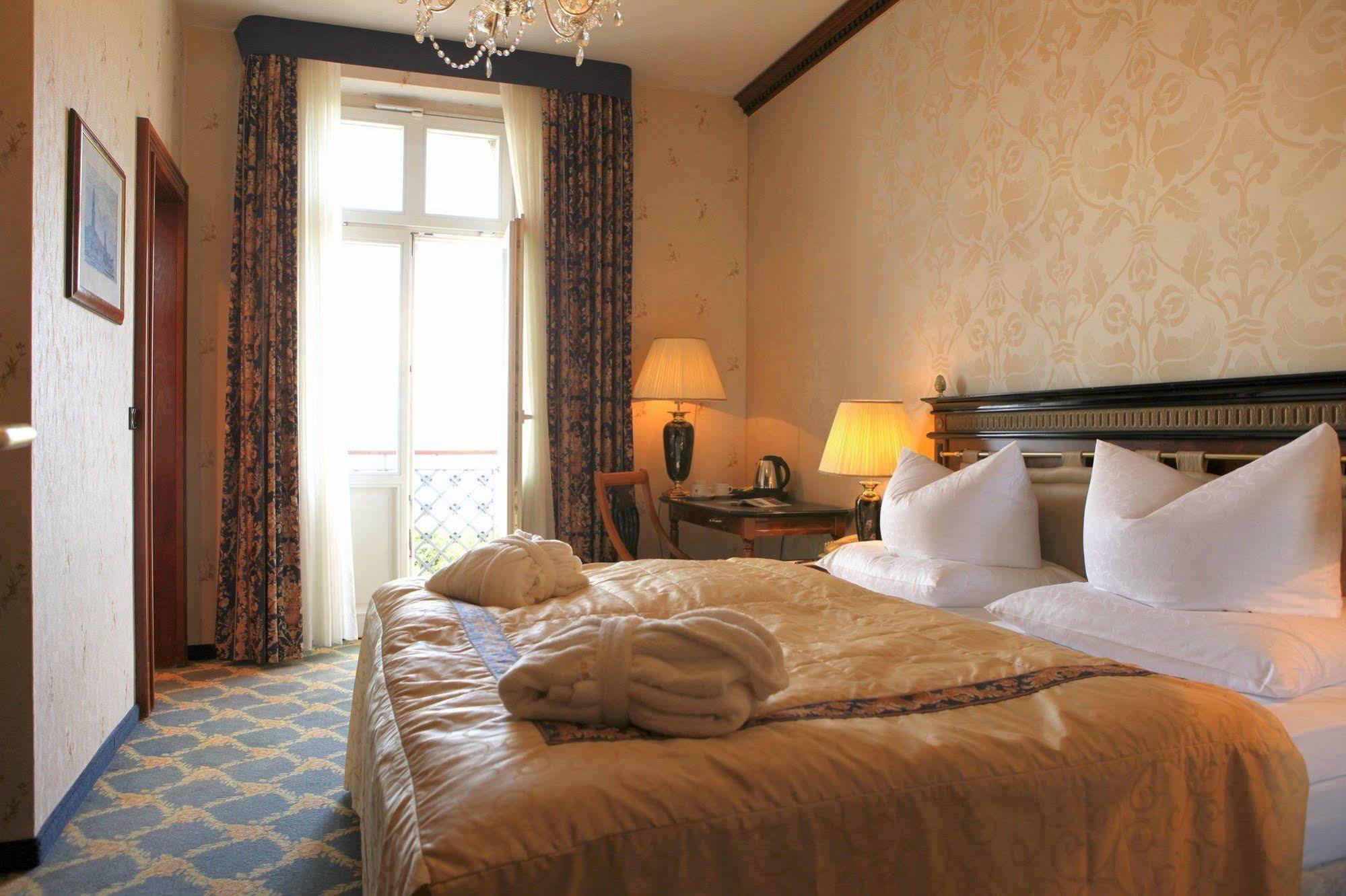 Seetelhotel Ahlbecker Hof Heringsdorf  Buitenkant foto A room at the hotel