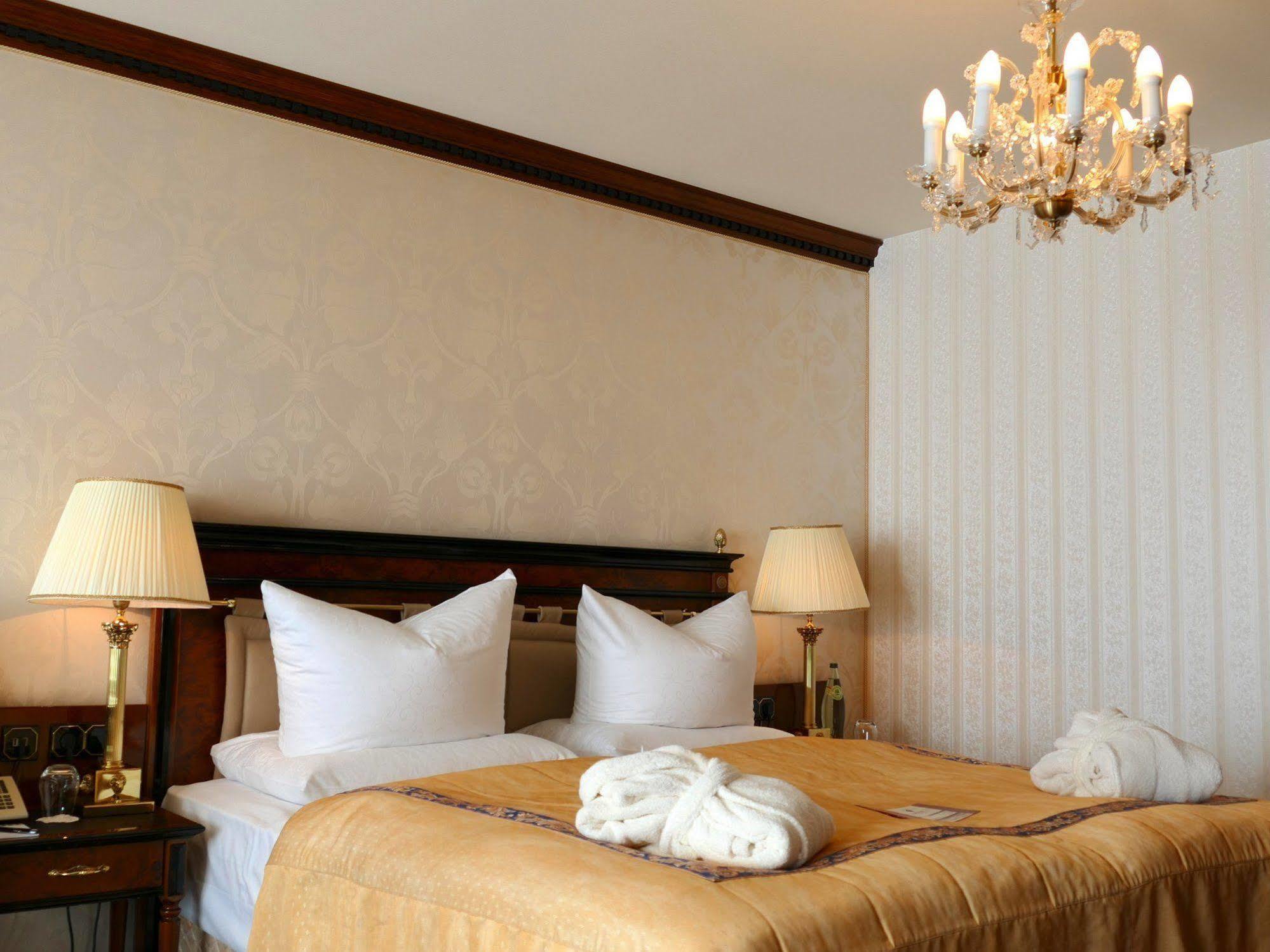 Seetelhotel Ahlbecker Hof Heringsdorf  Buitenkant foto A bedroom at the hotel