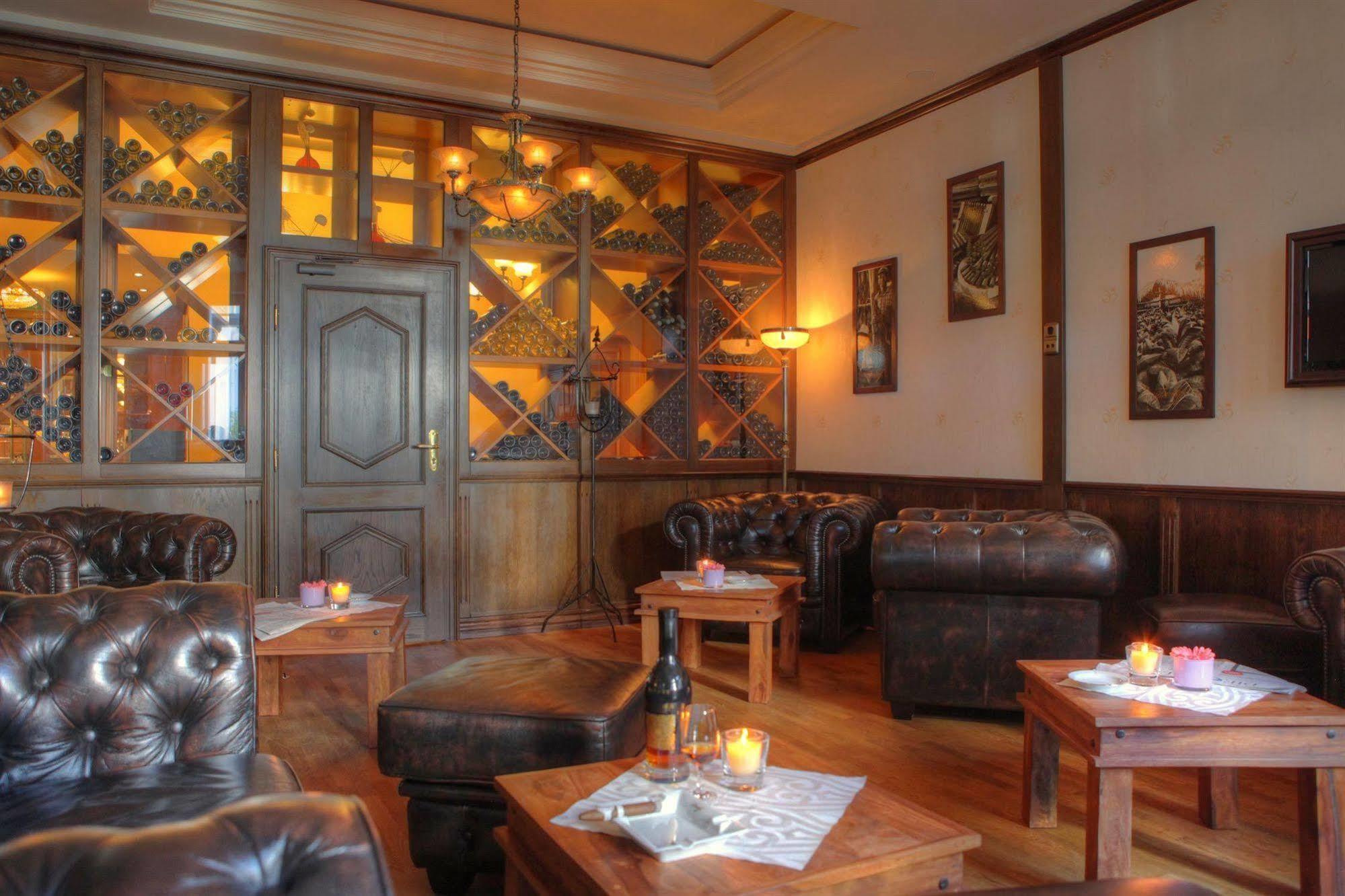 Seetelhotel Ahlbecker Hof Heringsdorf  Buitenkant foto Interior of a wine bar in Germany
