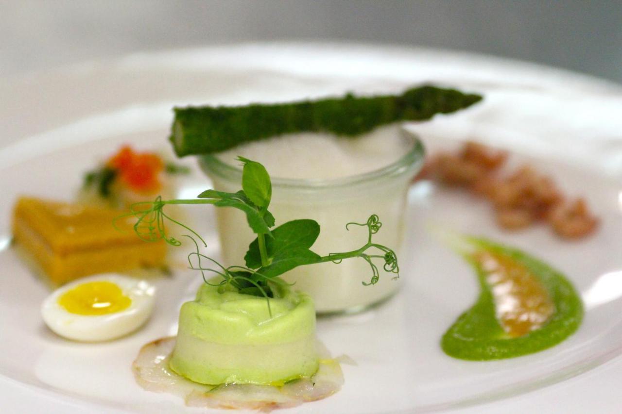 Seetelhotel Ahlbecker Hof Heringsdorf  Buitenkant foto A green asparagus dish